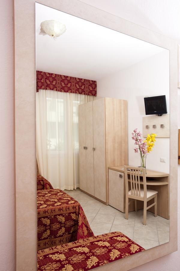 Hotel Rodi チェルヴィア エクステリア 写真